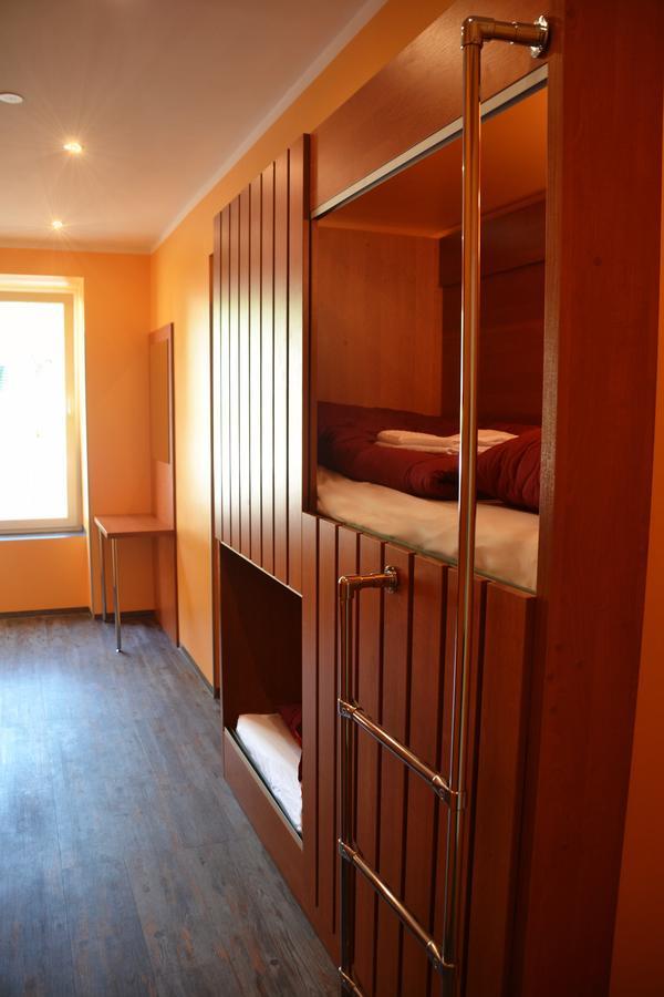 Do Step Inn Central - Self-Service-Hostel เวียนนา ภายนอก รูปภาพ