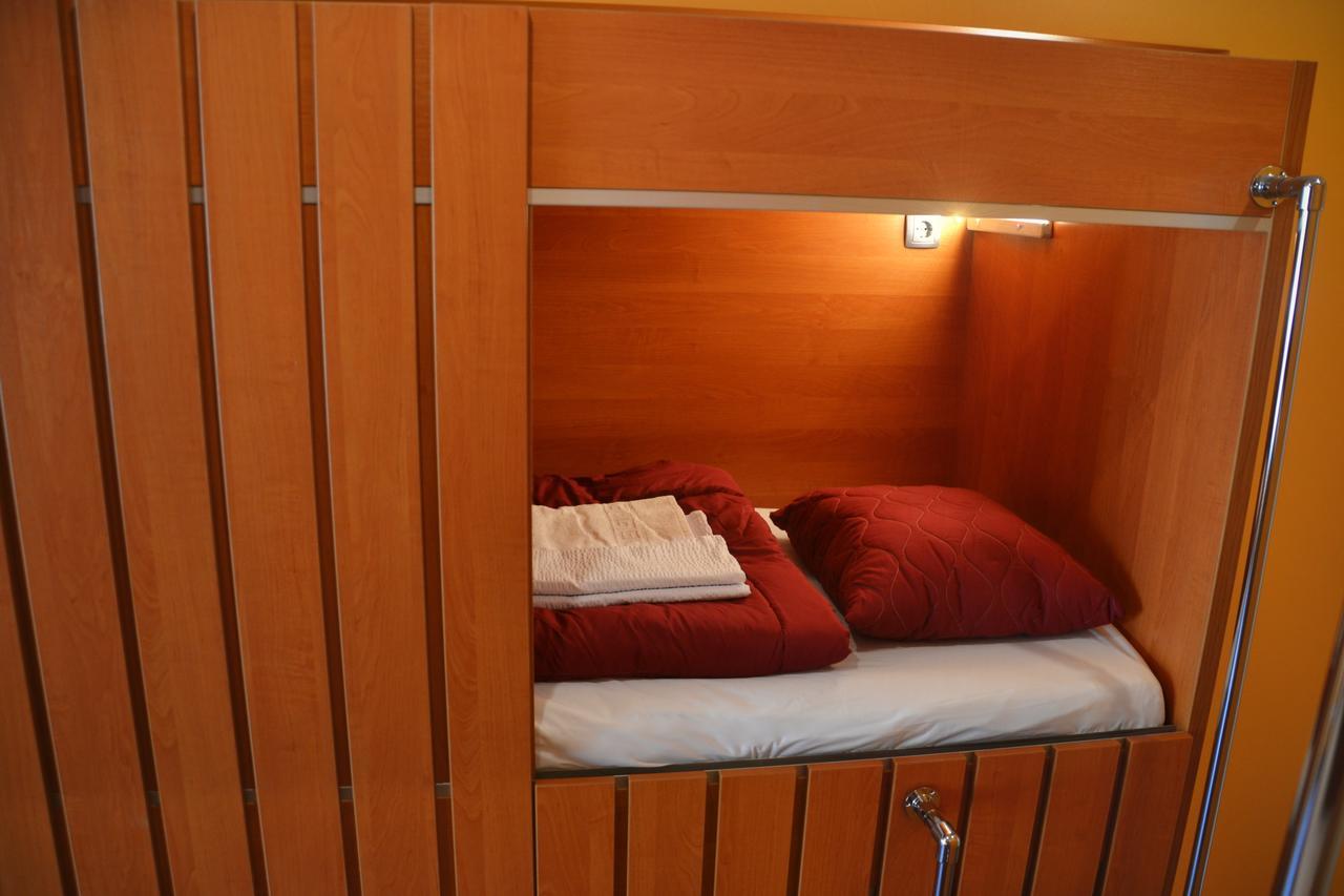 Do Step Inn Central - Self-Service-Hostel เวียนนา ภายนอก รูปภาพ